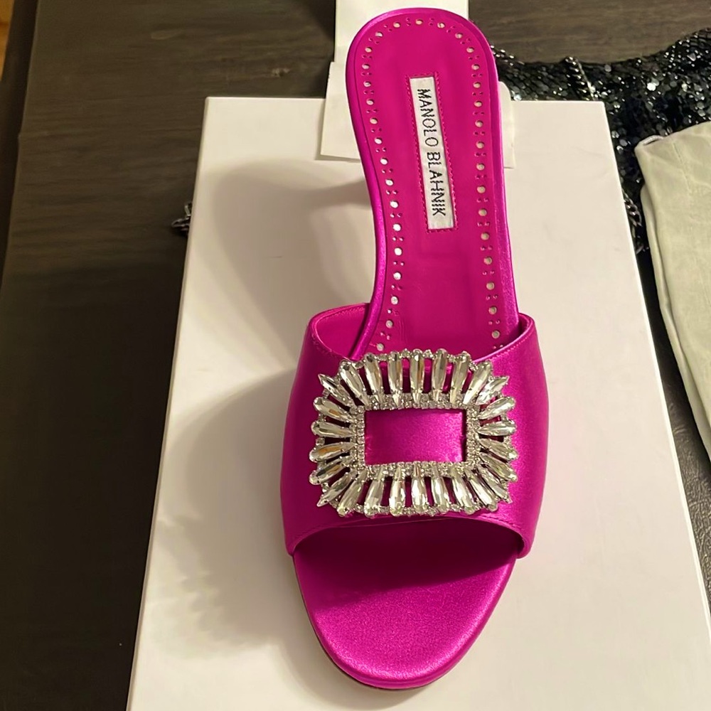 NIB Manolo Blahnik Fuchsia Open Toe Mules
